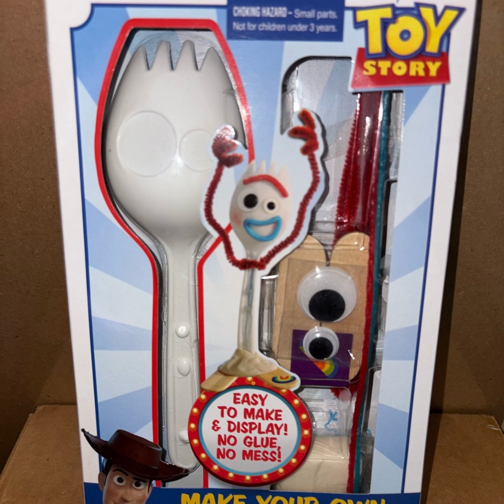 Toy Story 4 Disney Pixar Make Your Own Forky Art Craft Set